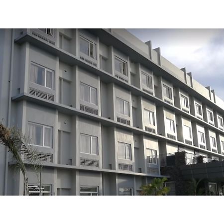 Microtel Inn & Suites By Wyndham San Fernando Exterior photo